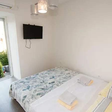 Patricija Apartman *